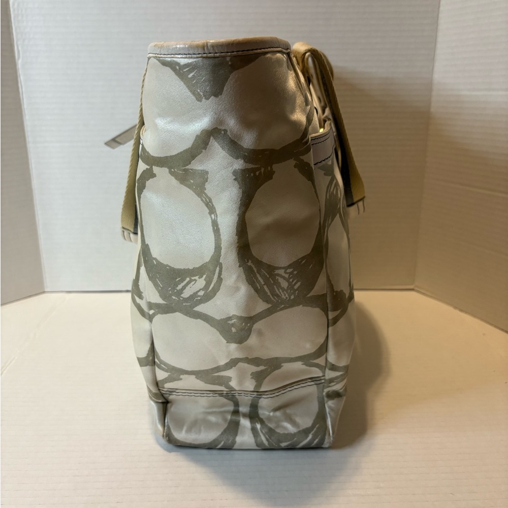 Coach Beige and Olive Tote Bag beautiful bag, come with dust bag - Picture 5 of 13